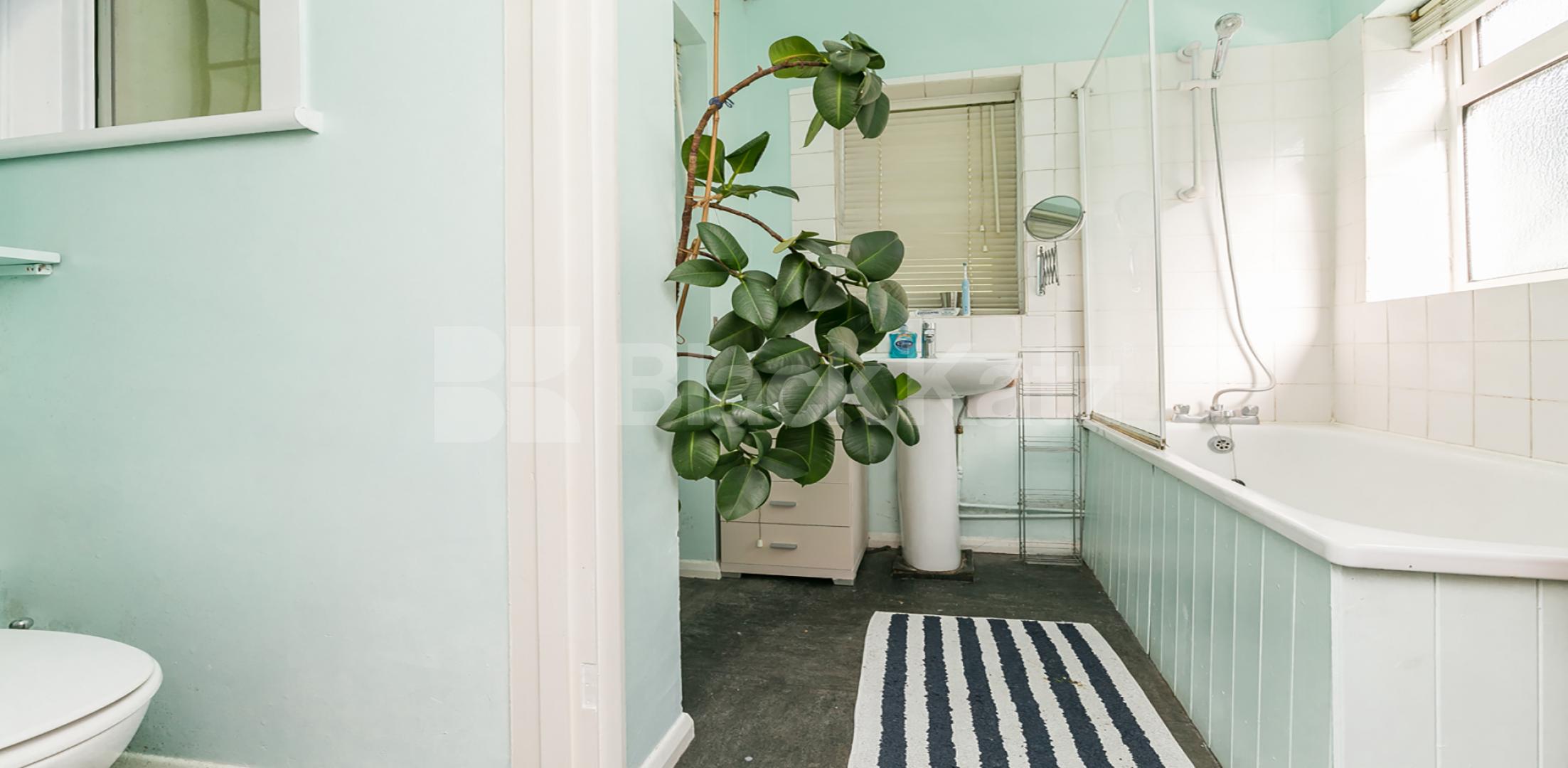 			LARGE 1 DOUBLE BEDROOM PROPERTY!, 1 Bedroom, 1 bath, 1 reception Flat			 Terront Road, HARRINGAY N4